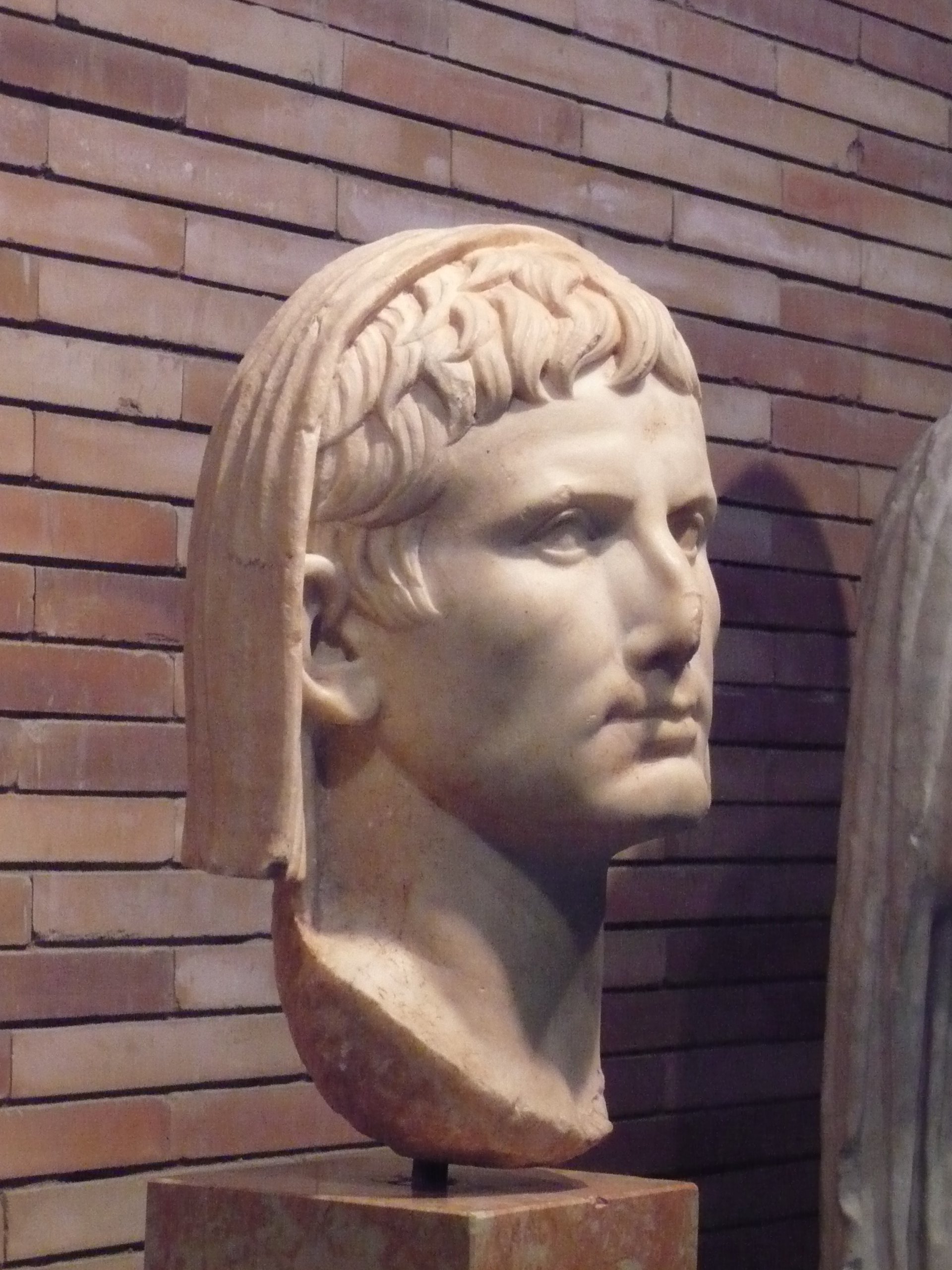 ) Museo Arte Romano Mérida Augusto togado 1